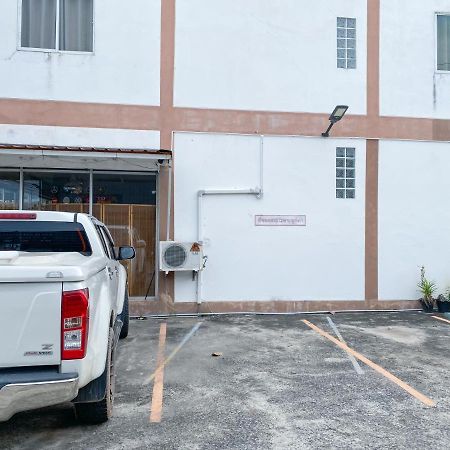 Uh Hostel Bangsaen Eksteriør bilde