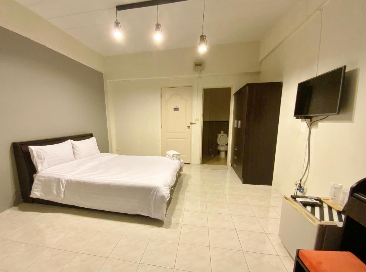 Uh Hostel Bangsaen Eksteriør bilde